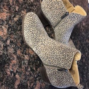 Lucky Brand soft Leather newer condition